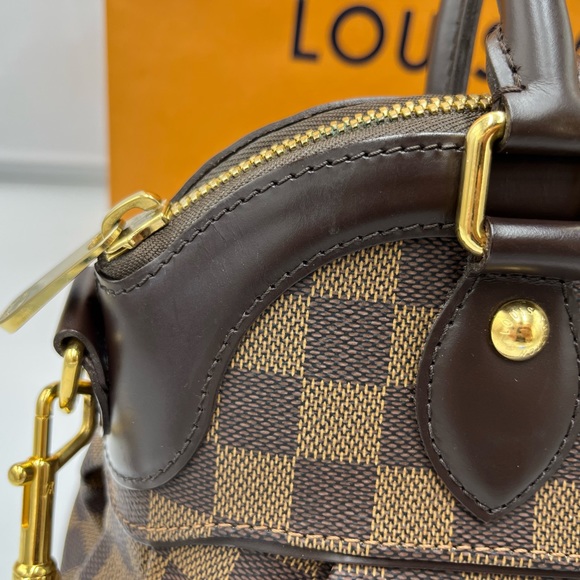 Luis Vuitton Damier Ebene Trevi PM - Picture 3 of 12